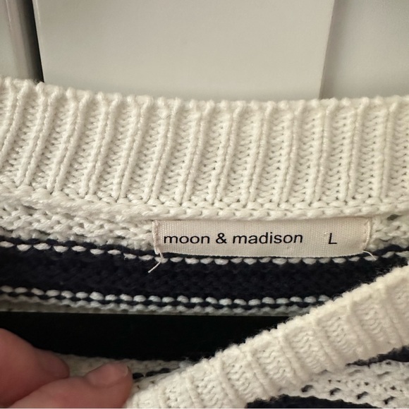 Striped Cropped Sweater - Picture 4 of 5